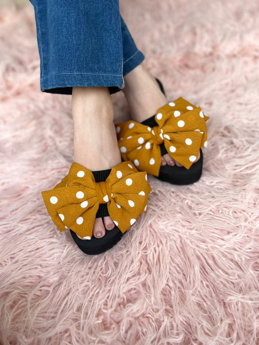 Polka dot wedge